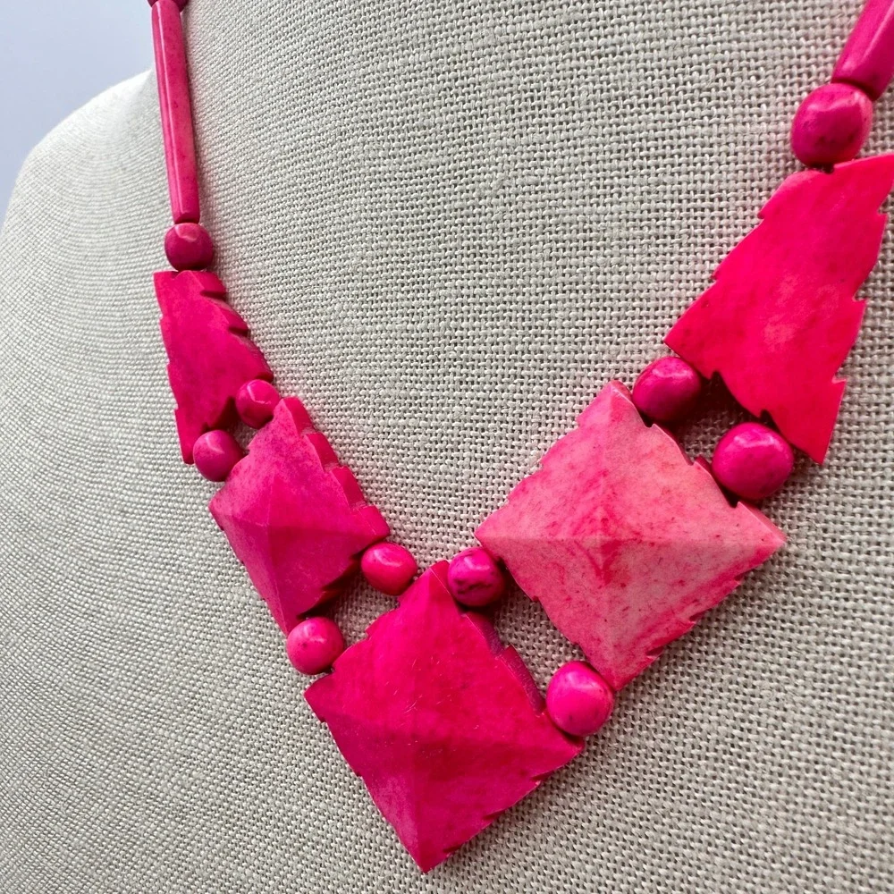 Vintage 80s Fuchsia Beaded Bib Necklace - Bold Statement Jewelry